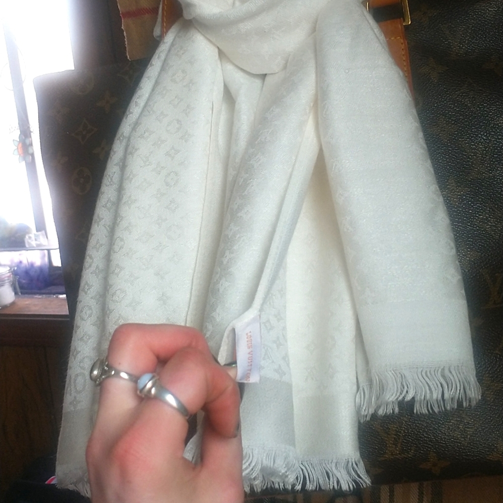 ISO!🙏 Louis Vuitton Monogram Jacquard Weave Ecru Wool Rectangular Fringe Scarf - Picture 15 of 17